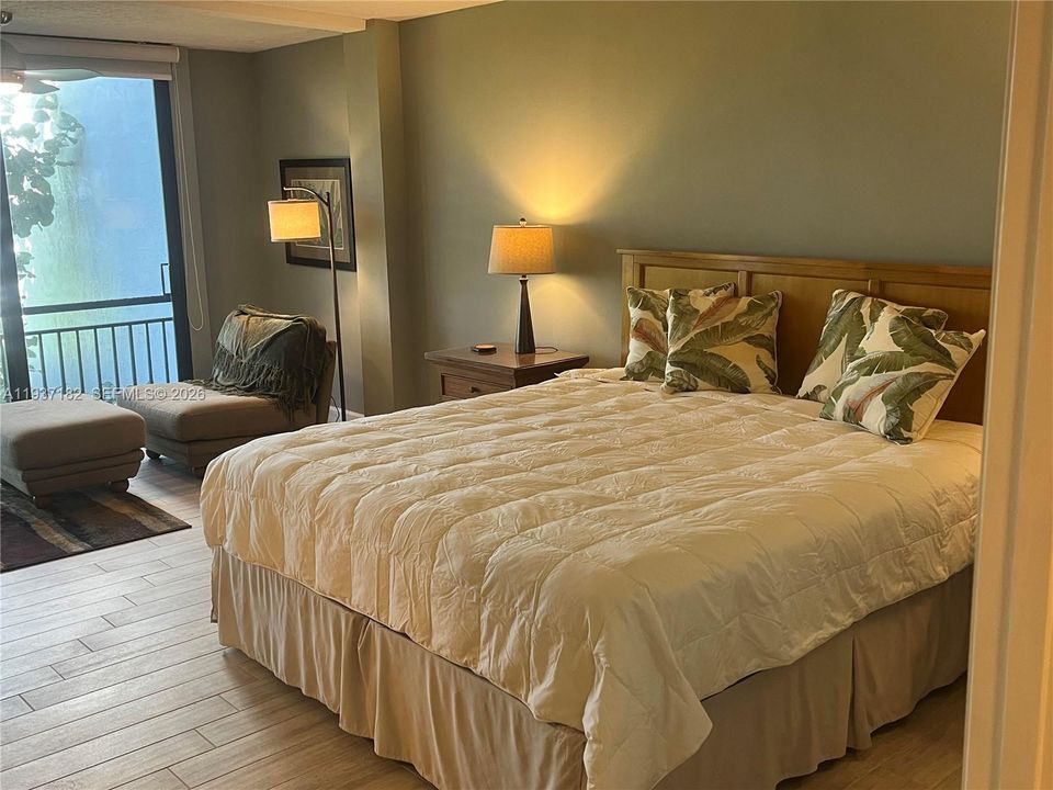 For Rent: $4,994 (2 beds, 2 baths, 1348 Square Feet)