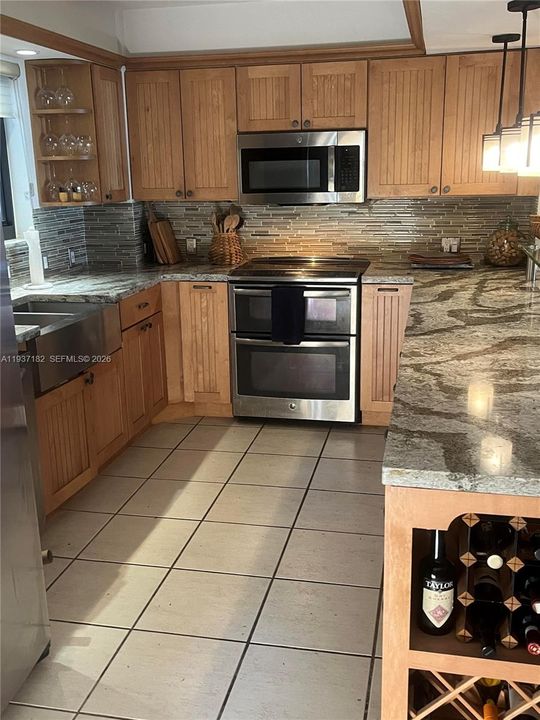 For Rent: $4,994 (2 beds, 2 baths, 1348 Square Feet)