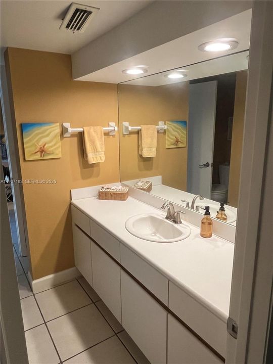 For Rent: $4,994 (2 beds, 2 baths, 1348 Square Feet)