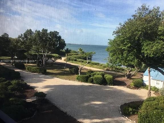 For Rent: $4,994 (2 beds, 2 baths, 1348 Square Feet)