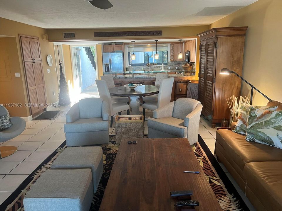 For Rent: $4,994 (2 beds, 2 baths, 1348 Square Feet)