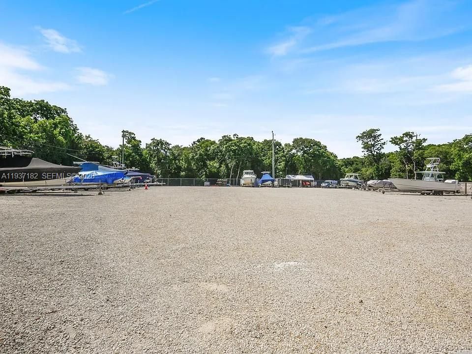 For Rent: $4,994 (2 beds, 2 baths, 1348 Square Feet)