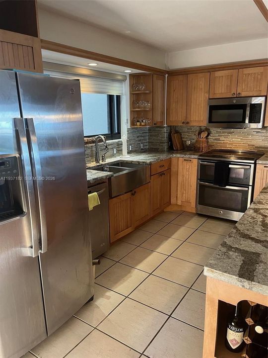 For Rent: $4,994 (2 beds, 2 baths, 1348 Square Feet)