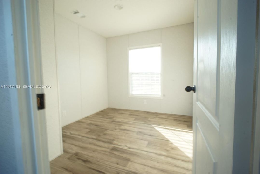 待售: $295,000 (3 贝兹, 2 浴室, 1.0561056e+07 平方英尺)