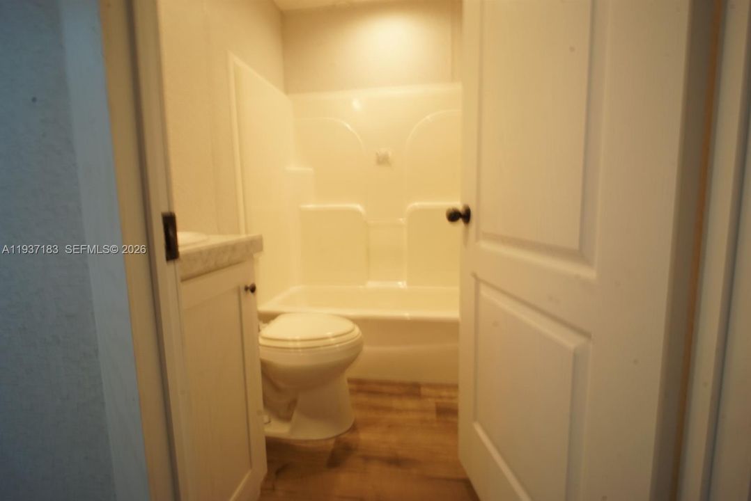 待售: $295,000 (3 贝兹, 2 浴室, 1.0561056e+07 平方英尺)