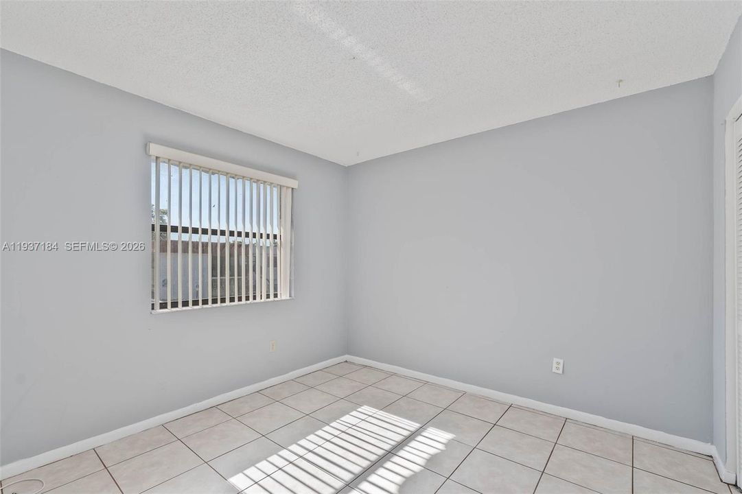 待售: $294,900 (3 贝兹, 2 浴室, 993 平方英尺)