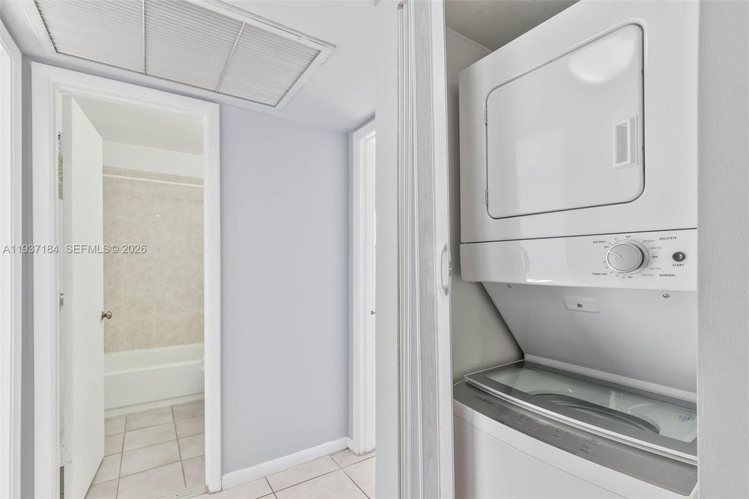 待售: $294,900 (3 贝兹, 2 浴室, 993 平方英尺)