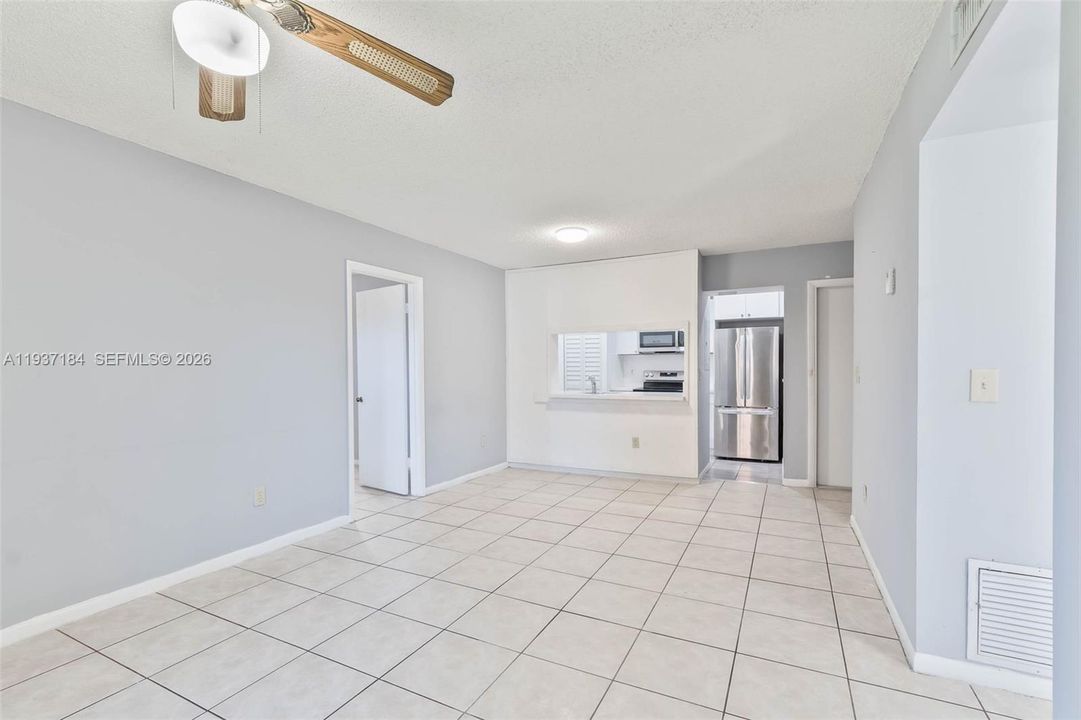 待售: $294,900 (3 贝兹, 2 浴室, 993 平方英尺)