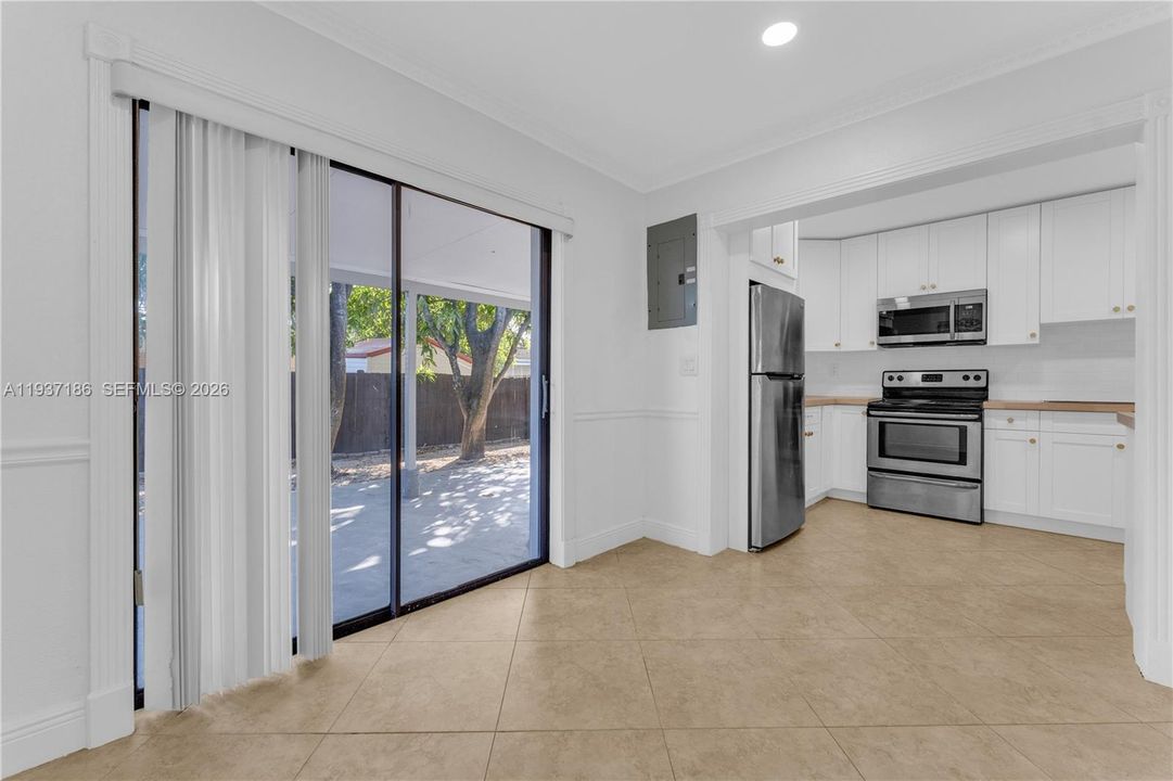 For Rent: $3,500 (3 beds, 2 baths, 1250 Square Feet)