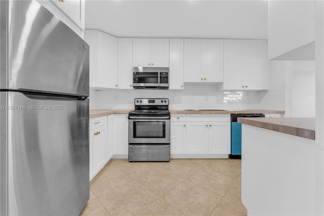 For Rent: $3,500 (3 beds, 2 baths, 1250 Square Feet)