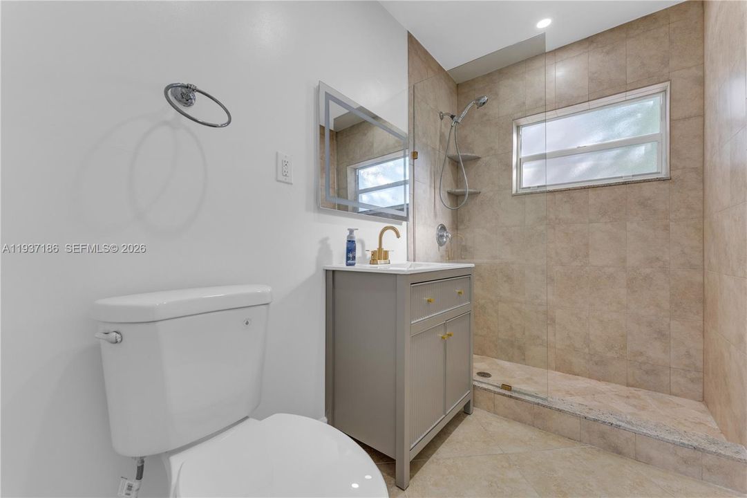 For Rent: $3,500 (3 beds, 2 baths, 1250 Square Feet)