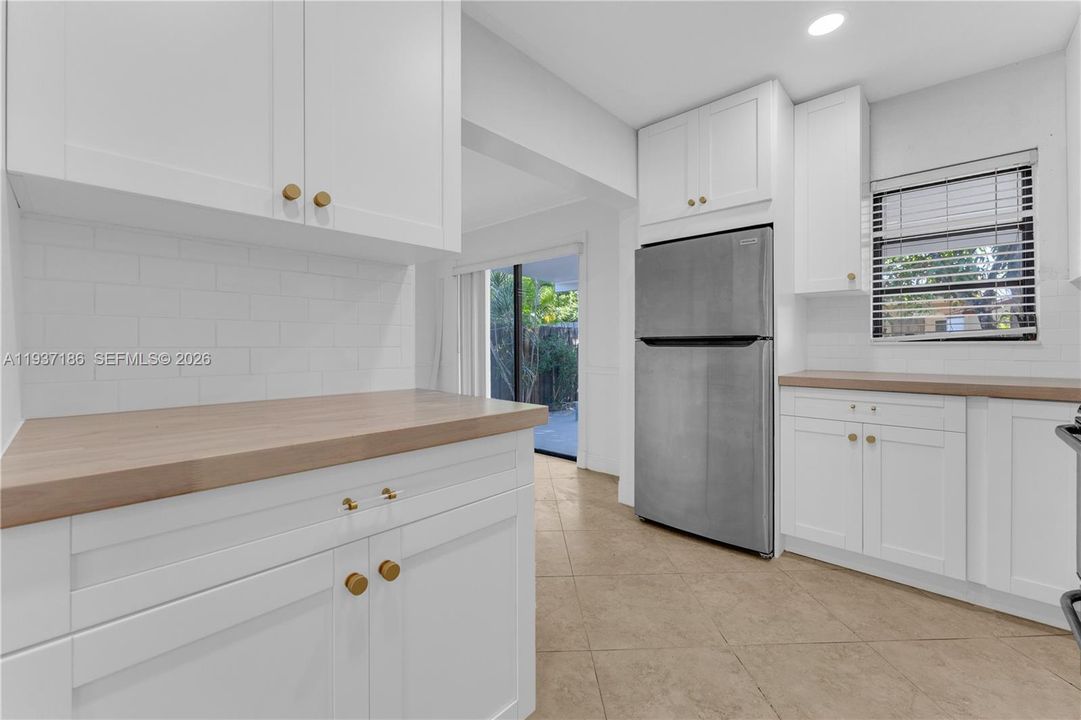 For Rent: $3,500 (3 beds, 2 baths, 1250 Square Feet)