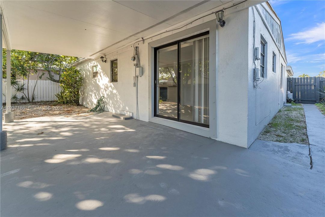 For Rent: $3,500 (3 beds, 2 baths, 1250 Square Feet)