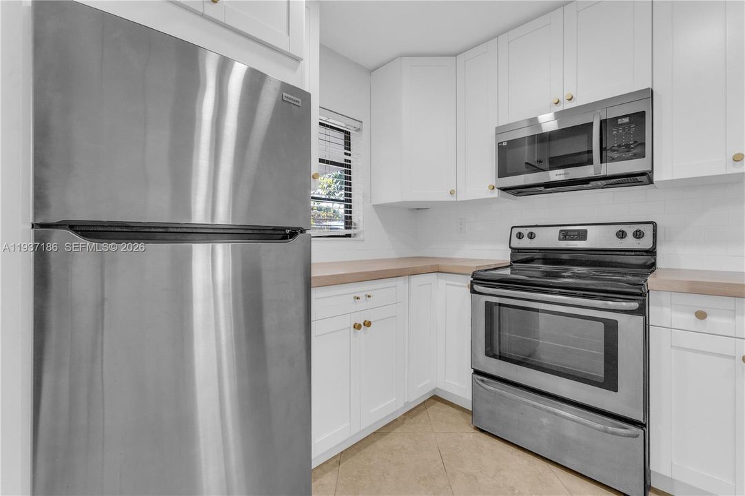 For Rent: $3,500 (3 beds, 2 baths, 1250 Square Feet)