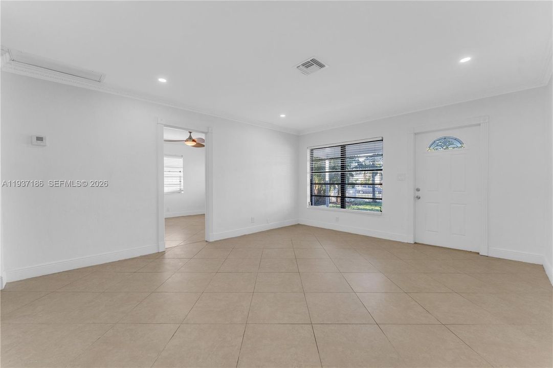 For Rent: $3,500 (3 beds, 2 baths, 1250 Square Feet)