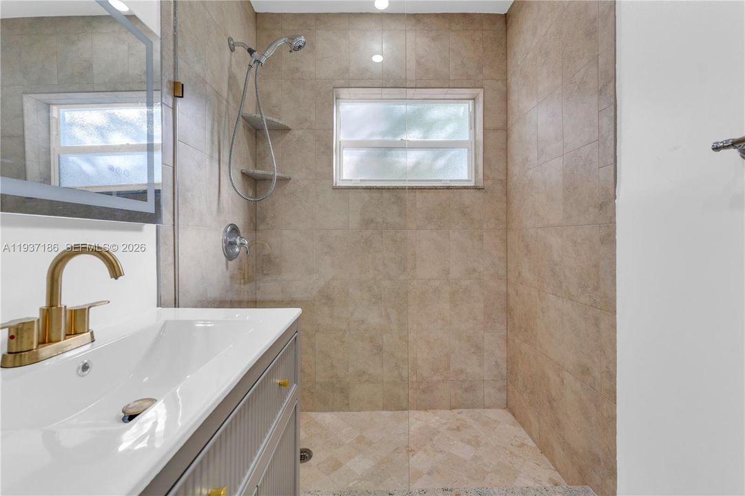 For Rent: $3,500 (3 beds, 2 baths, 1250 Square Feet)