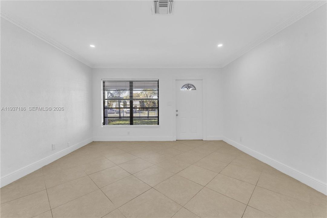 For Rent: $3,500 (3 beds, 2 baths, 1250 Square Feet)