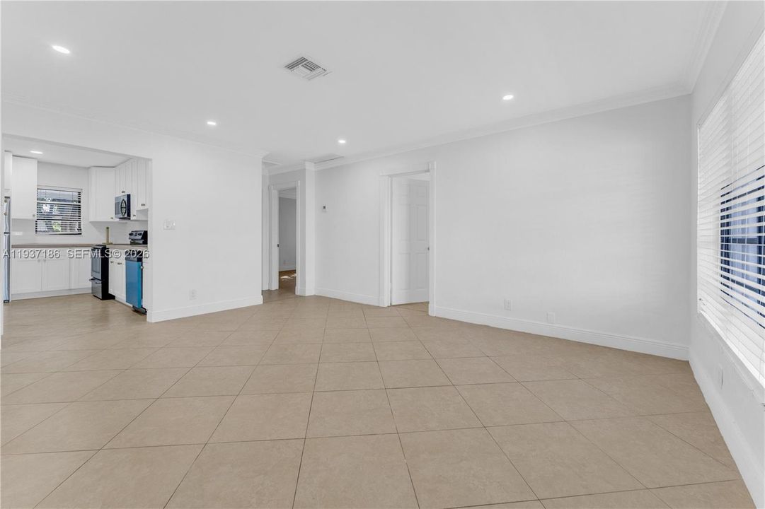 For Rent: $3,500 (3 beds, 2 baths, 1250 Square Feet)