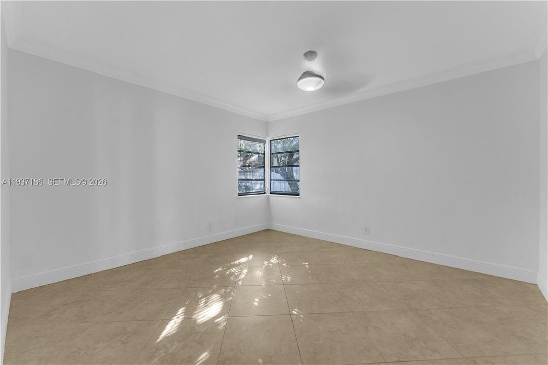 For Rent: $3,500 (3 beds, 2 baths, 1250 Square Feet)