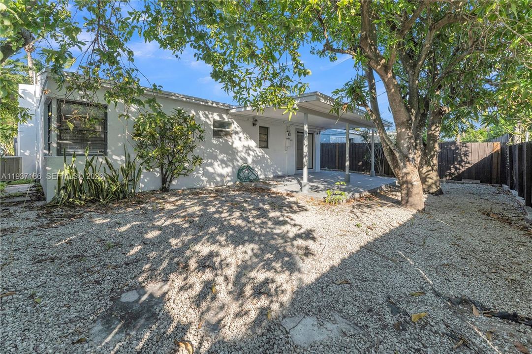 For Rent: $3,500 (3 beds, 2 baths, 1250 Square Feet)