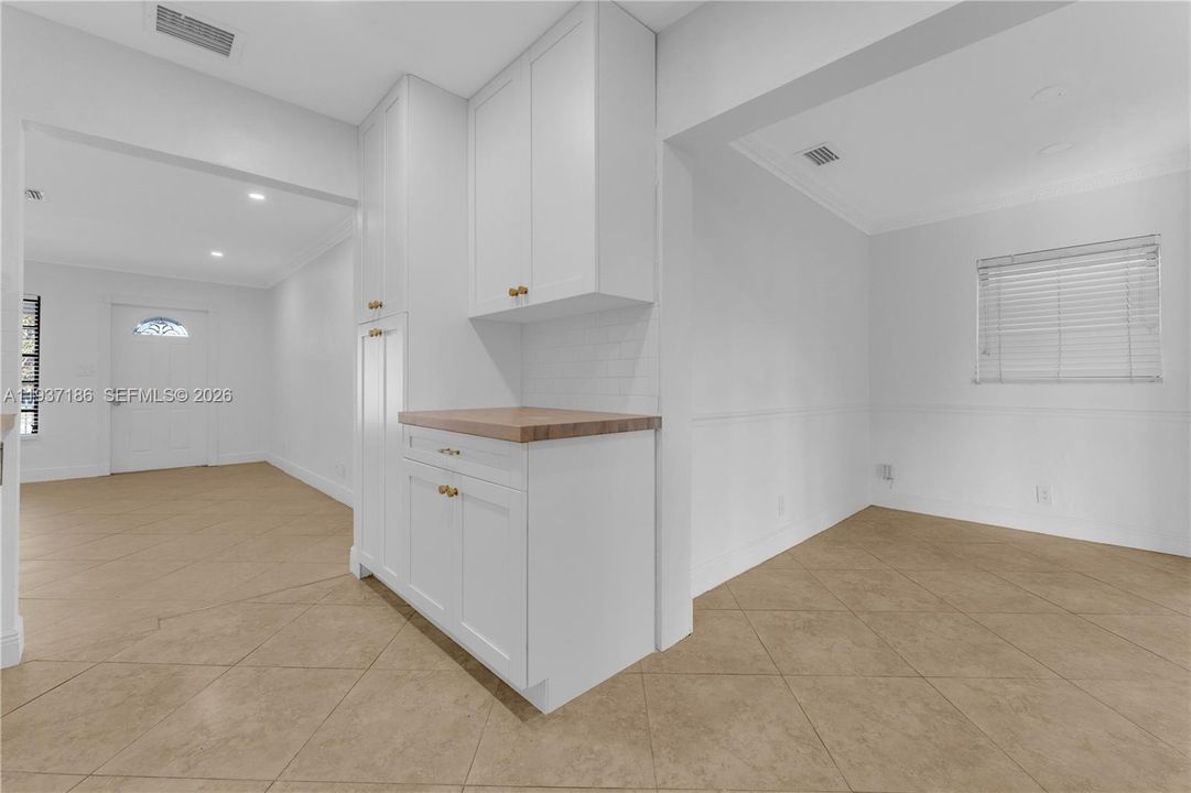 For Rent: $3,500 (3 beds, 2 baths, 1250 Square Feet)