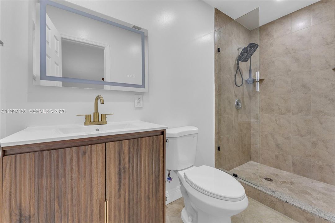 For Rent: $3,500 (3 beds, 2 baths, 1250 Square Feet)