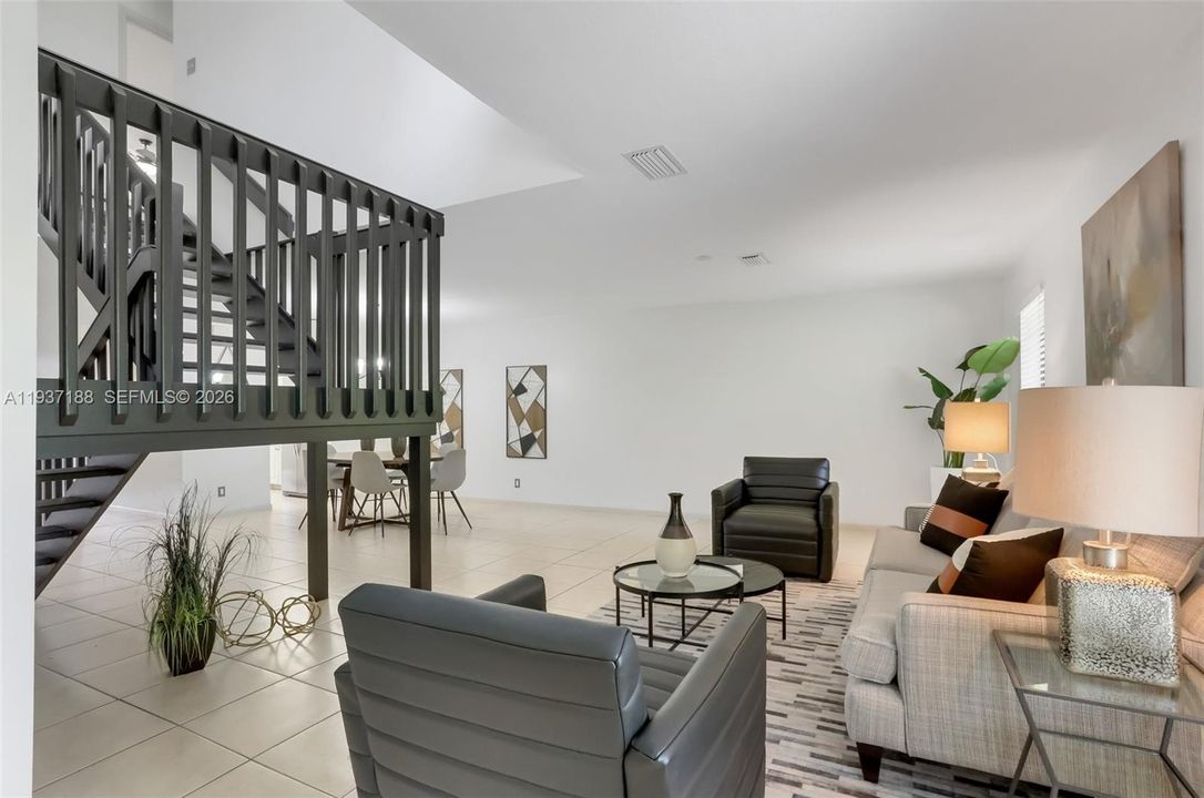 待售: $385,000 (3 贝兹, 2 浴室, 2084 平方英尺)