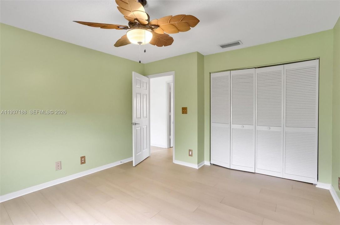 待售: $385,000 (3 贝兹, 2 浴室, 2084 平方英尺)