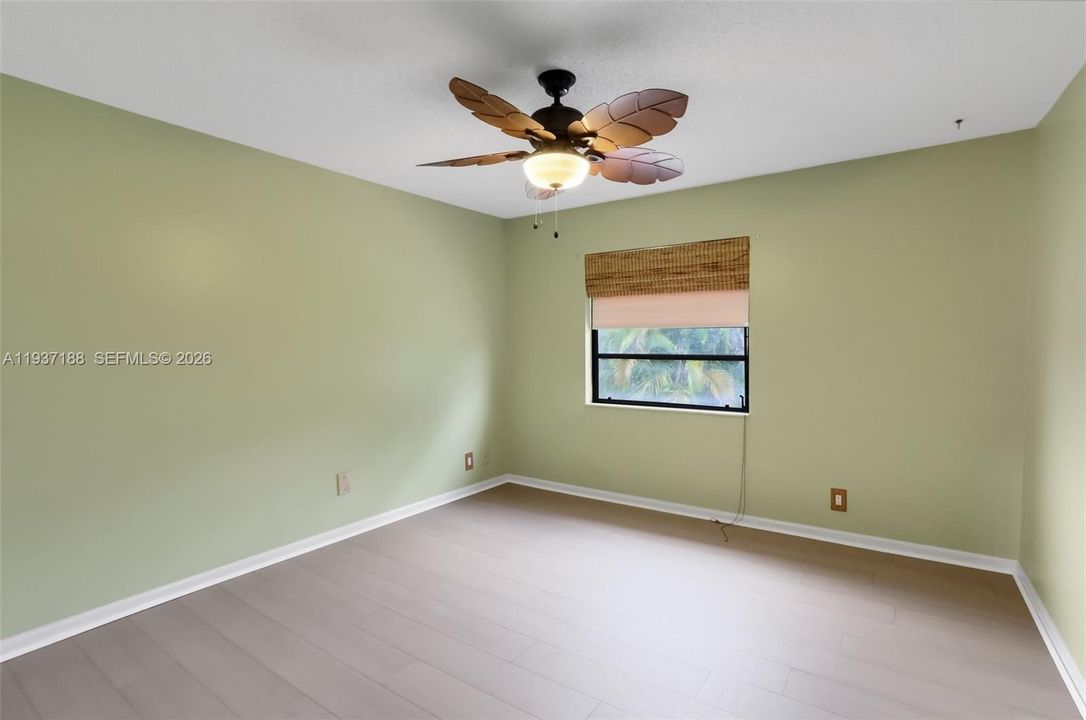 待售: $385,000 (3 贝兹, 2 浴室, 2084 平方英尺)