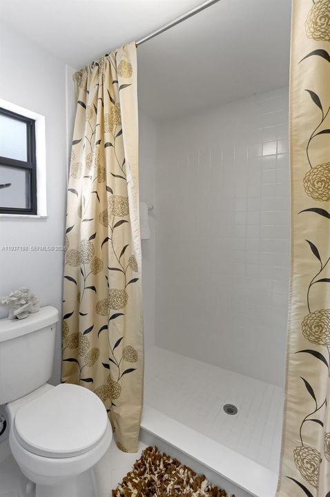 待售: $385,000 (3 贝兹, 2 浴室, 2084 平方英尺)