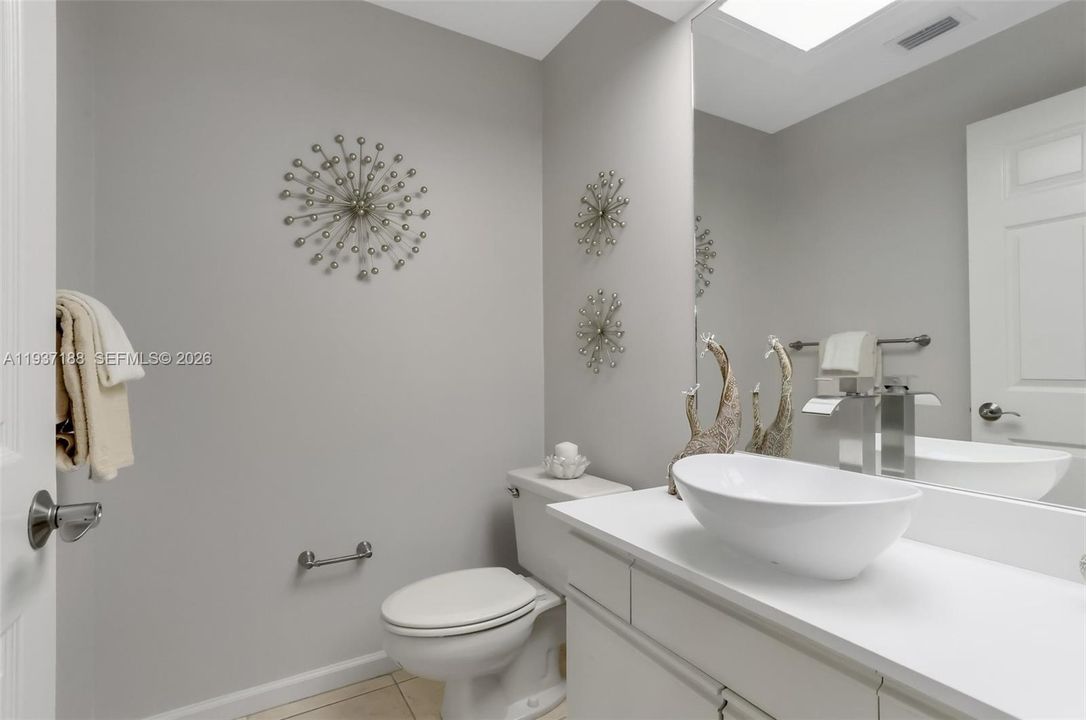 待售: $385,000 (3 贝兹, 2 浴室, 2084 平方英尺)