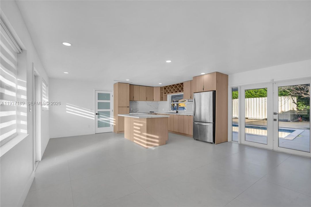 На продажу: $725,000 (3 спален, 2 ванн, 1363 Квадратных фут)