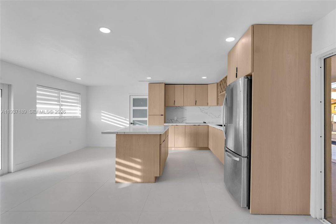 На продажу: $725,000 (3 спален, 2 ванн, 1363 Квадратных фут)