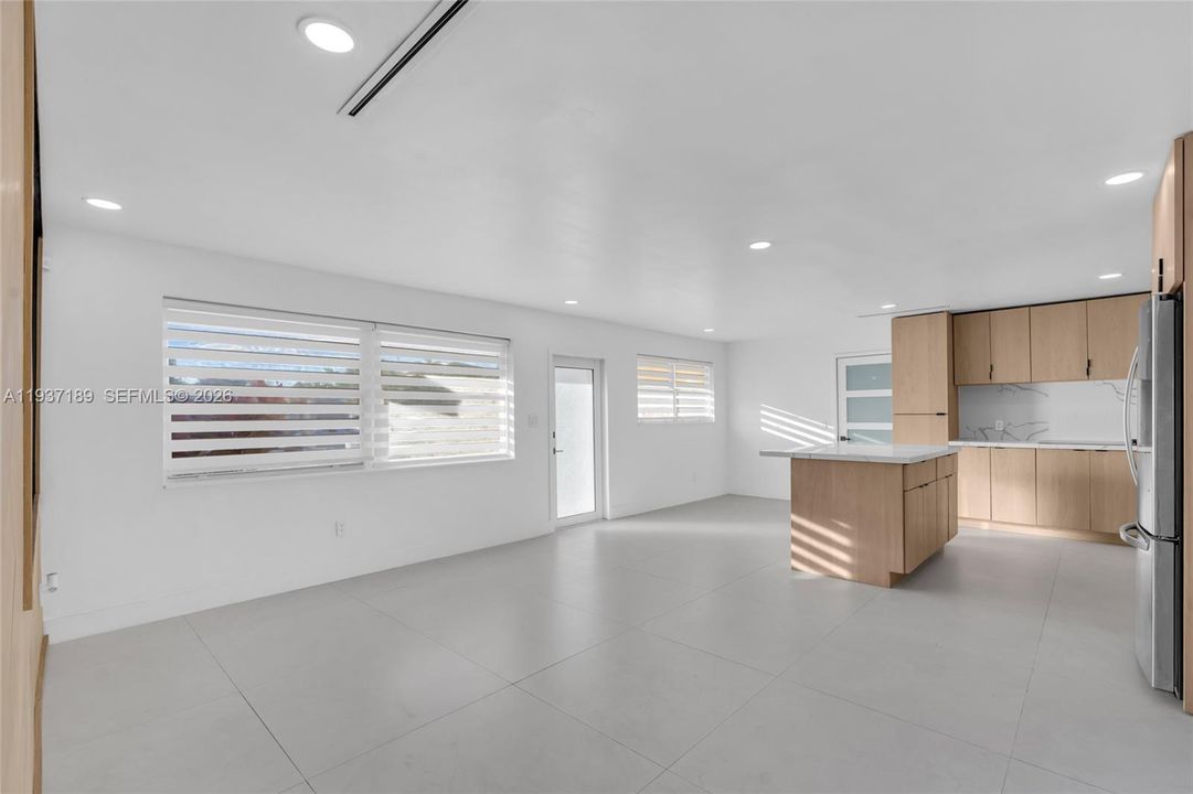 На продажу: $725,000 (3 спален, 2 ванн, 1363 Квадратных фут)