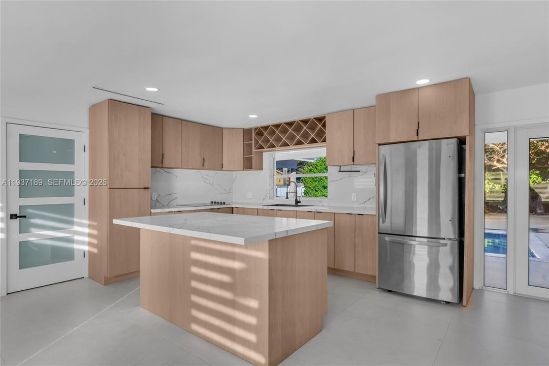 На продажу: $725,000 (3 спален, 2 ванн, 1363 Квадратных фут)