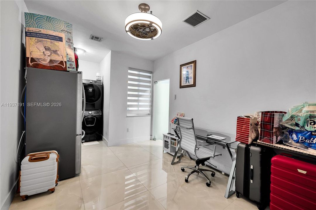 На продажу: $849,900 (4 спален, 2 ванн, 1806 Квадратных фут)