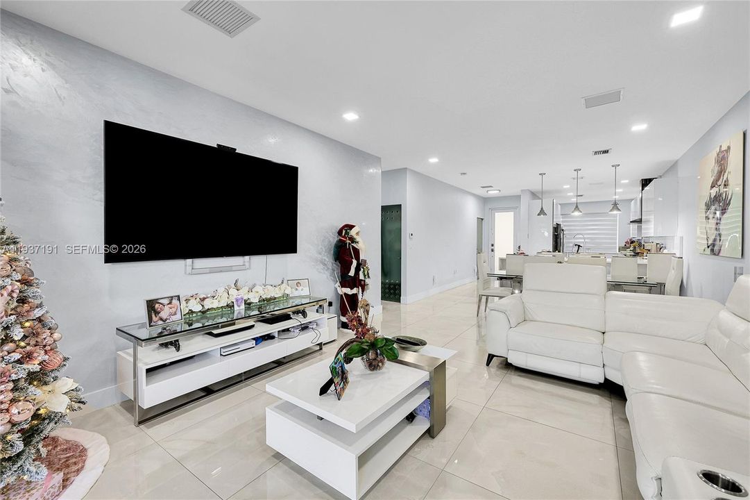 На продажу: $849,900 (4 спален, 2 ванн, 1806 Квадратных фут)