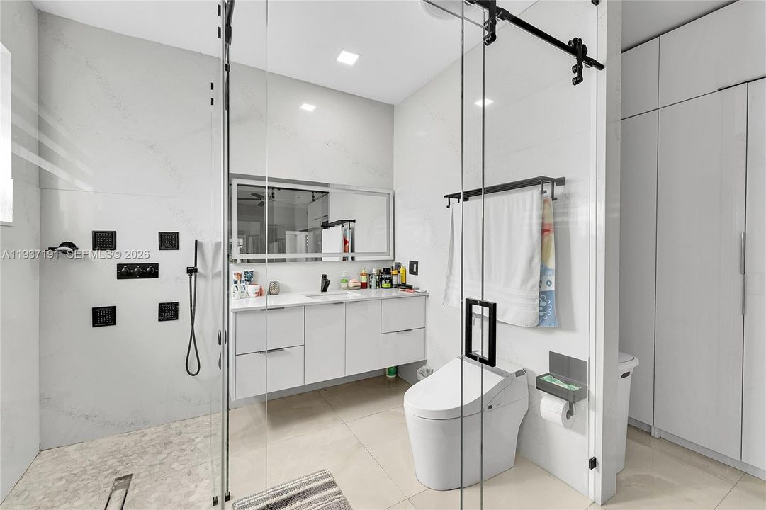 На продажу: $849,900 (4 спален, 2 ванн, 1806 Квадратных фут)