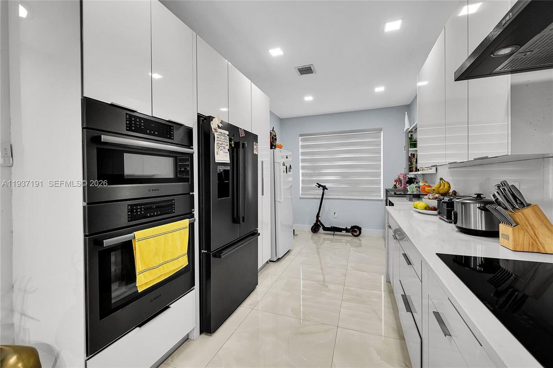 На продажу: $849,900 (4 спален, 2 ванн, 1806 Квадратных фут)