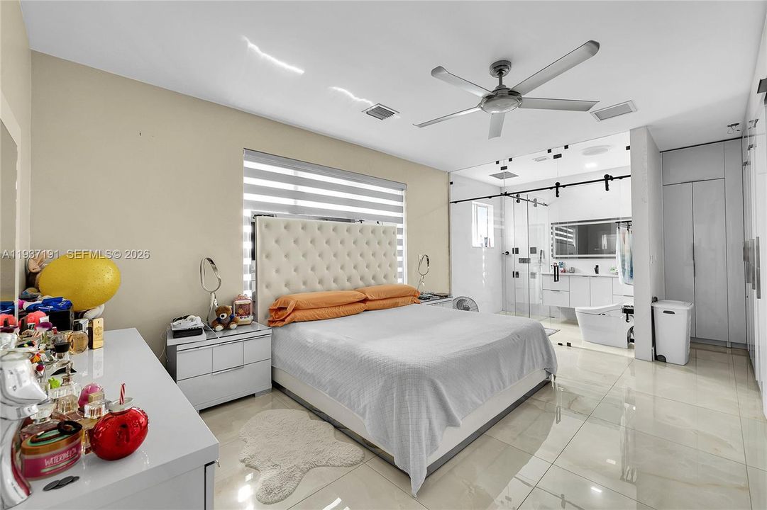 На продажу: $849,900 (4 спален, 2 ванн, 1806 Квадратных фут)