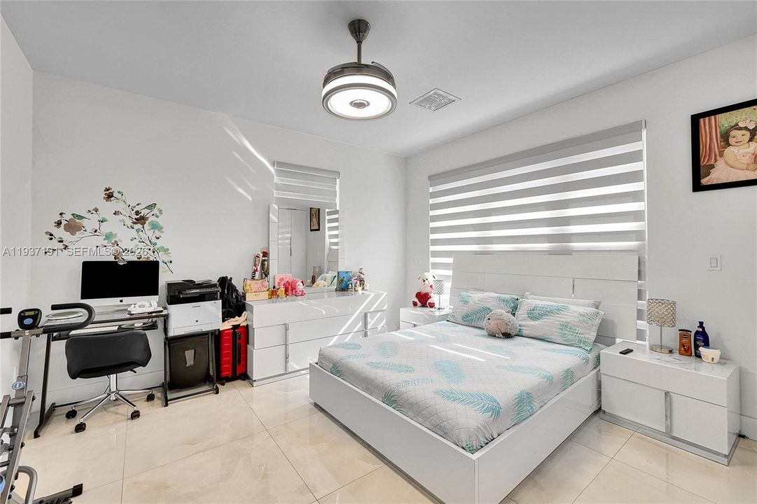 На продажу: $849,900 (4 спален, 2 ванн, 1806 Квадратных фут)