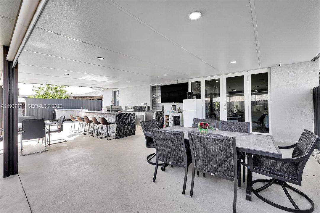 На продажу: $849,900 (4 спален, 2 ванн, 1806 Квадратных фут)