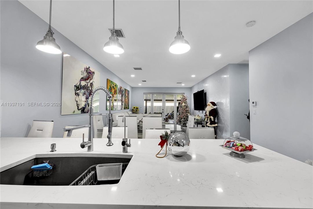 На продажу: $849,900 (4 спален, 2 ванн, 1806 Квадратных фут)