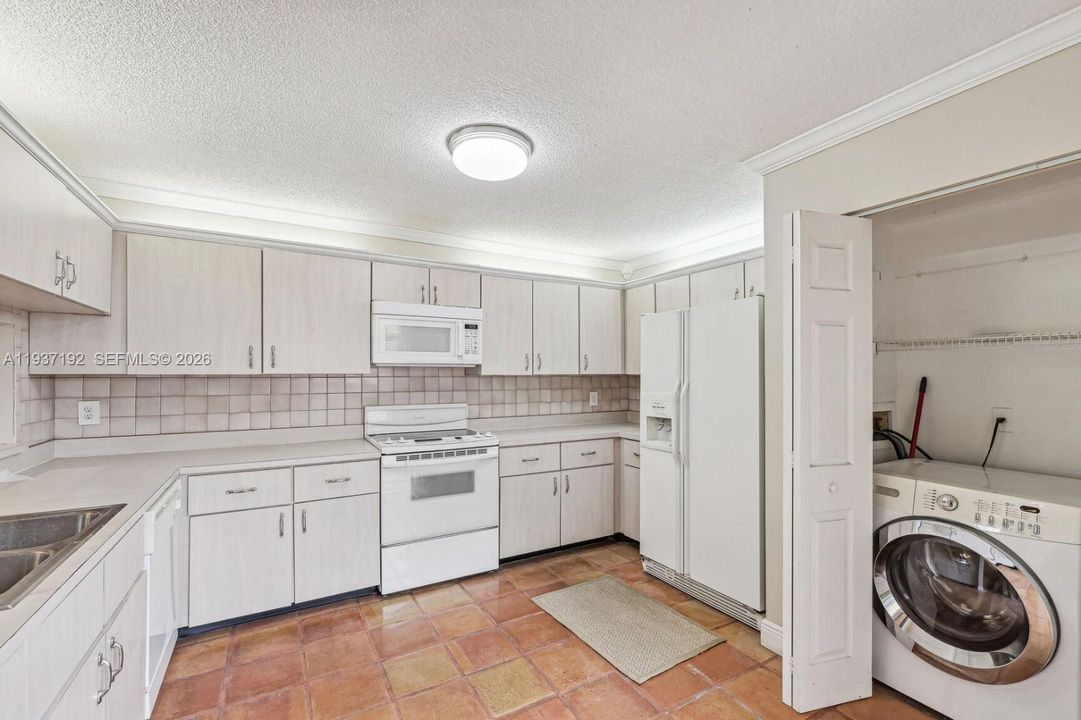 На продажу: $339,000 (3 спален, 2 ванн, 1580 Квадратных фут)