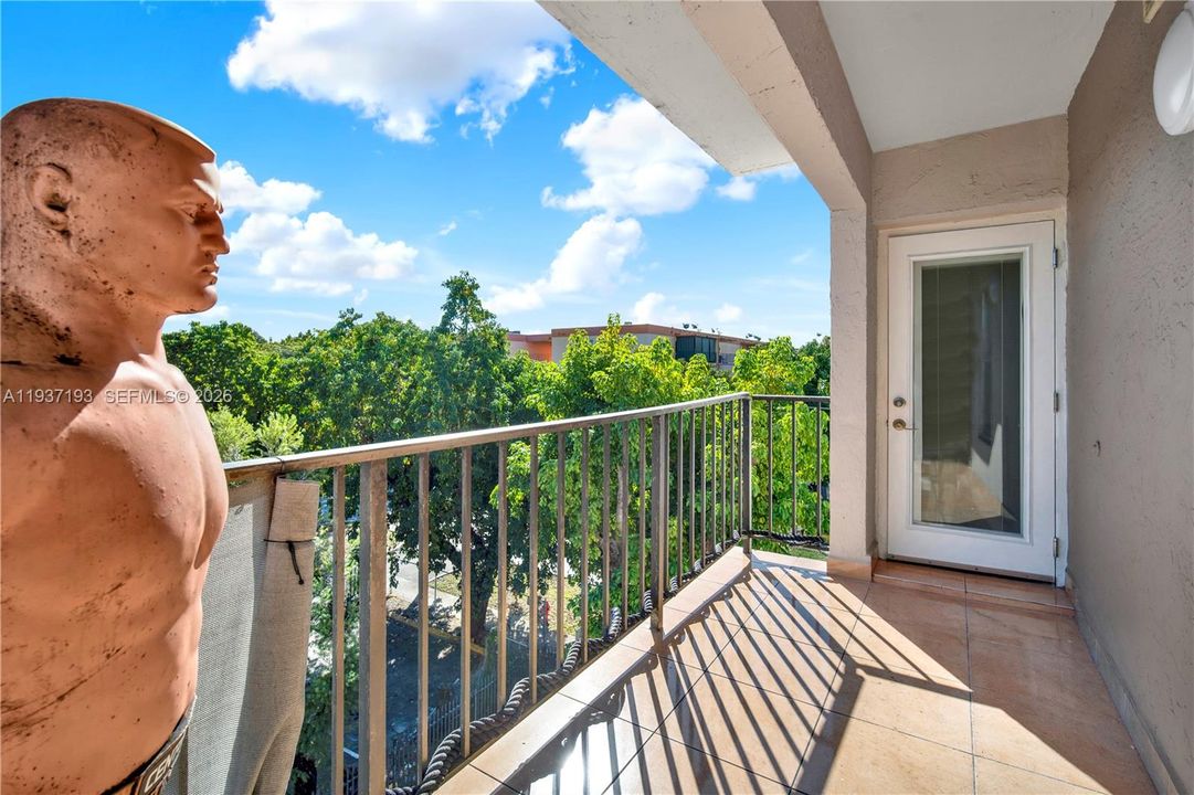 待售: $305,000 (3 贝兹, 2 浴室, 1203 平方英尺)