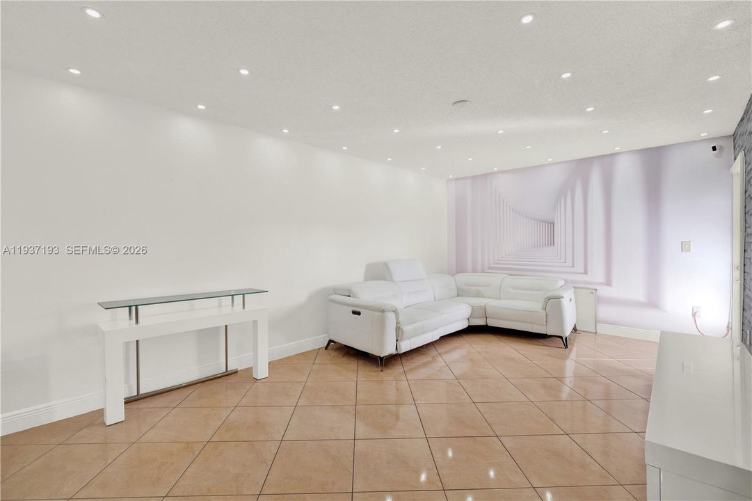 待售: $305,000 (3 贝兹, 2 浴室, 1203 平方英尺)