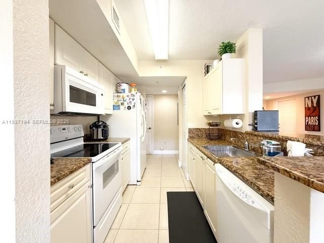 На продажу: $304,999 (2 спален, 2 ванн, 991 Квадратных фут)