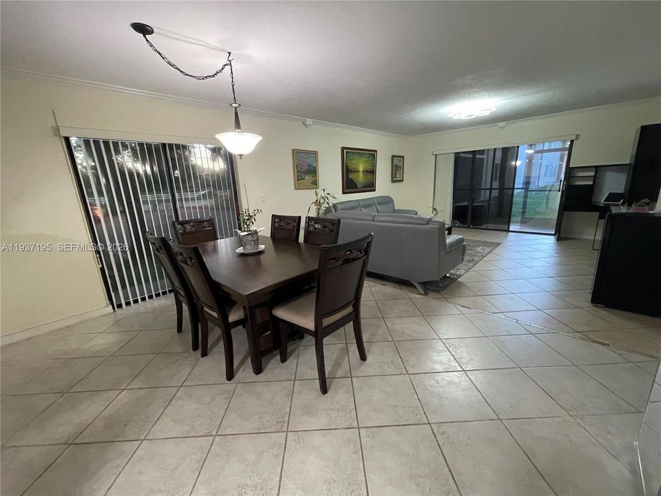 For Sale: $340,000 (2 beds, 2 baths, 1235 Square Feet)