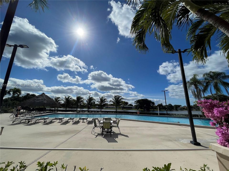 For Sale: $340,000 (2 beds, 2 baths, 1235 Square Feet)