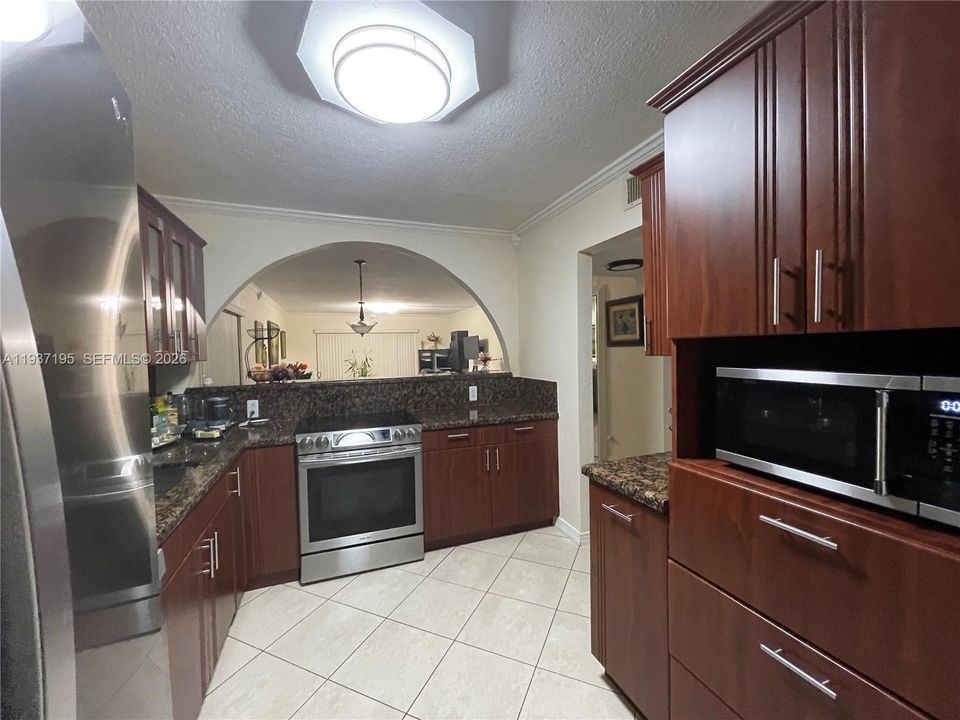For Sale: $340,000 (2 beds, 2 baths, 1235 Square Feet)